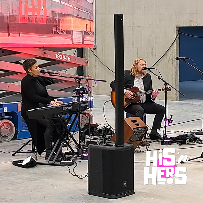 Esiintyjä harjannostajaisiin.