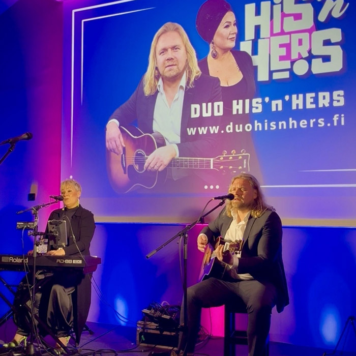 His`n`Hers bändi yritystilaisuudessa.